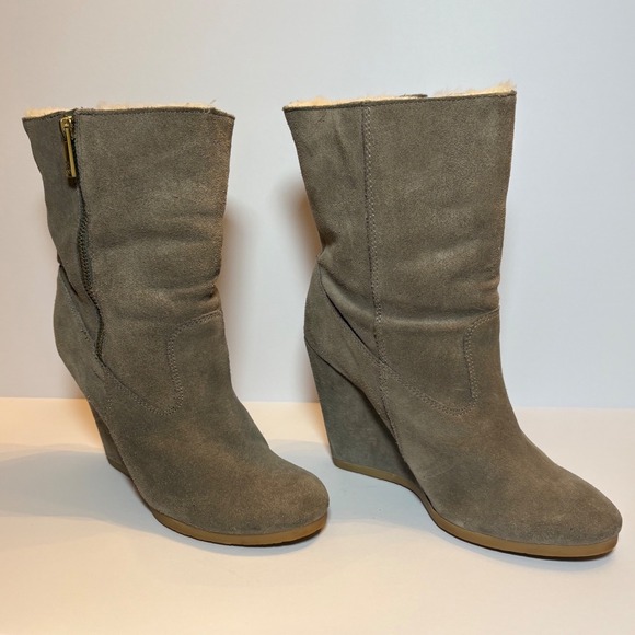COACH Danee Suede Wedge Booties Women's Size 7.5B Taupe Brown Gold Zip Shearling - Picture 1 of 8